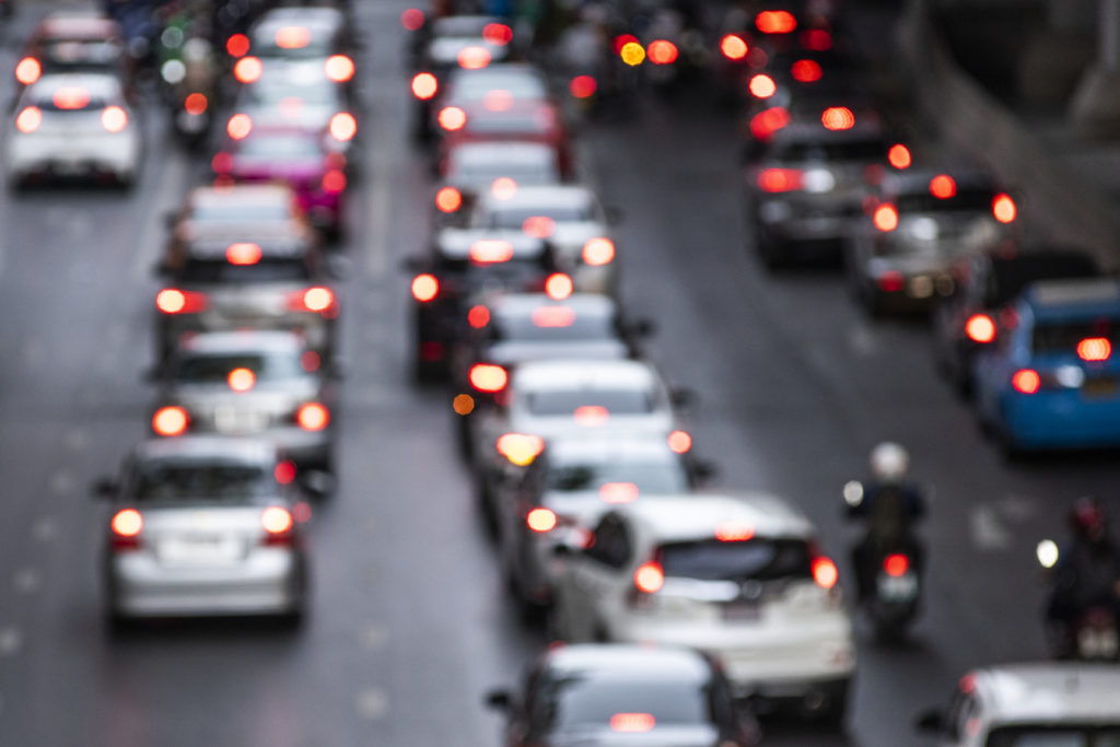 Busy Crowded Traffic Jam On The Road - PV Assessoria Contábil | Contabilidade no Rio de Janeiro