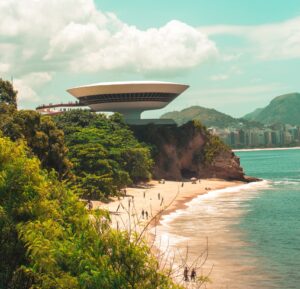 Vertical Shot Of The Niteroi Contemporary Art Museum In Brazil - PV Assessoria Contábil | Contabilidade no Rio de Janeiro