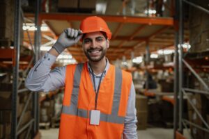 Man Safety Equipment Working - PV Assessoria Contábil | Contabilidade no Rio de Janeiro